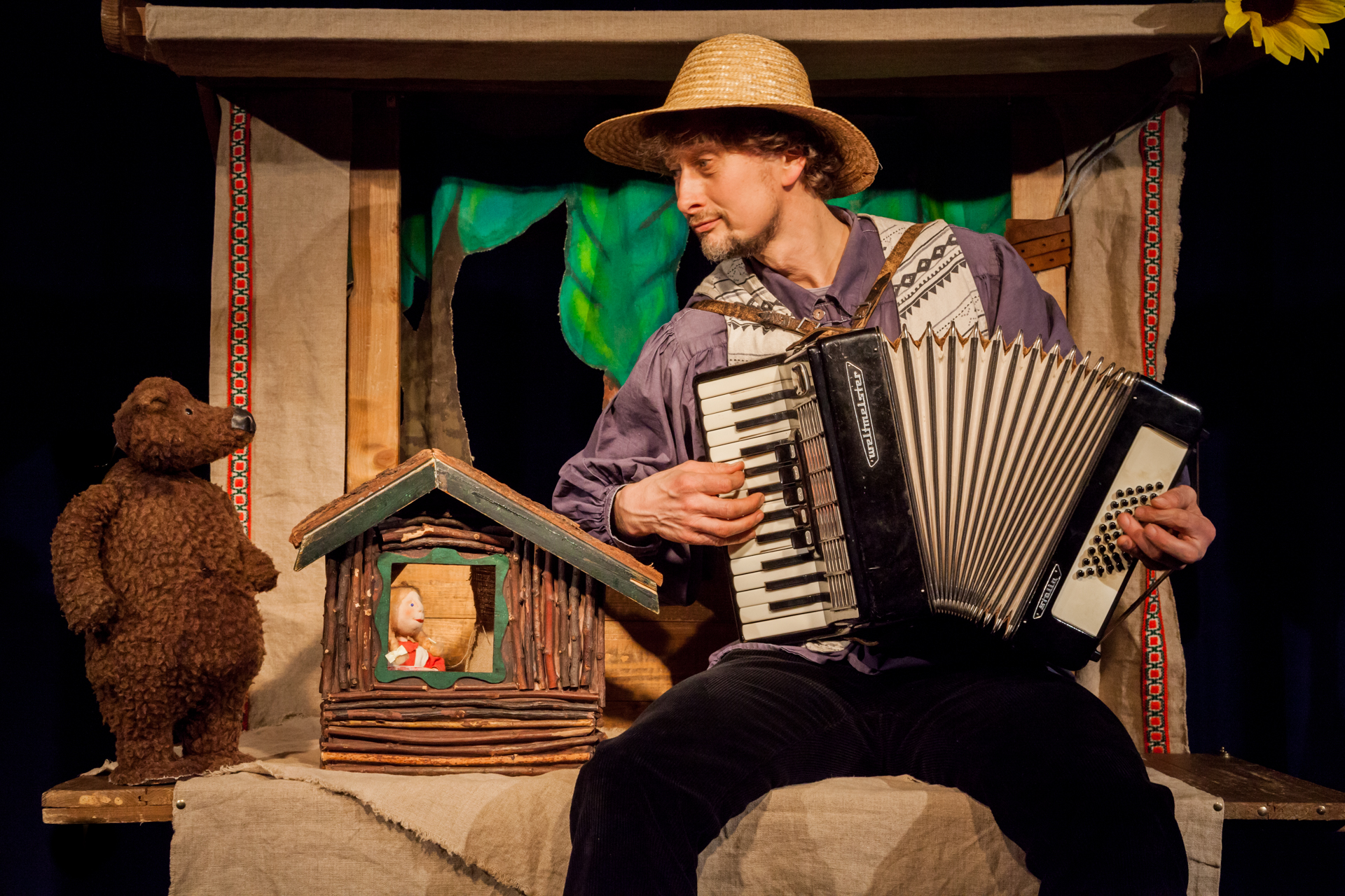 Mascha und der Bär/ Das Rübchen Theater Fingerhut